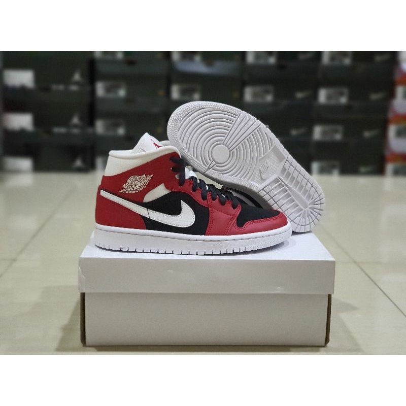 sepatu sneakers wanita air jordan 1 mid gym red black