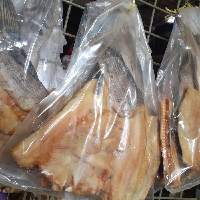 

Ikan Asin Gabus Banjar Ukuran Jumbo No.2 Daging Mentah Kering 500 Gram