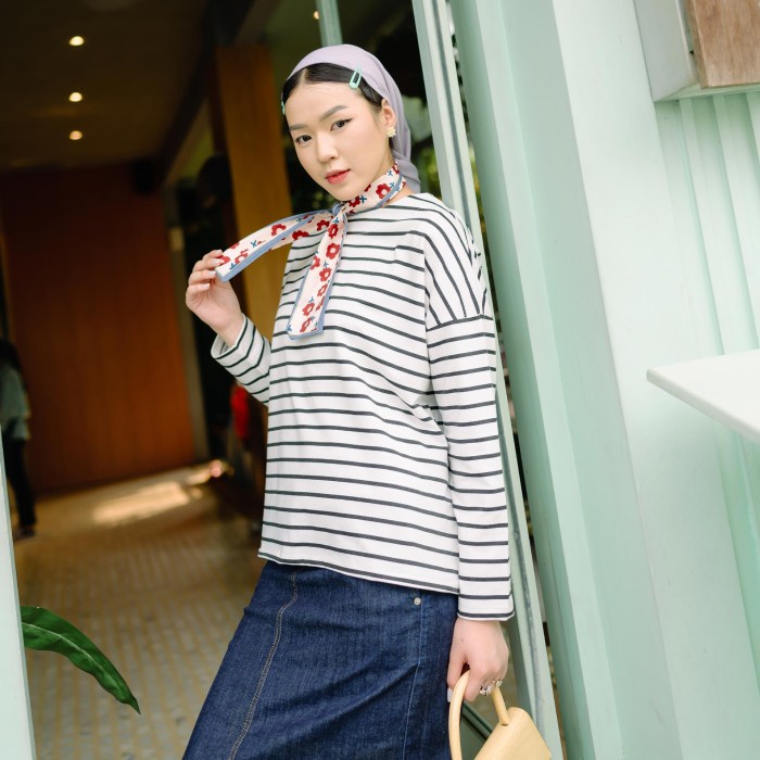 Hijabchic Ulyani Black And White Stripe Tops