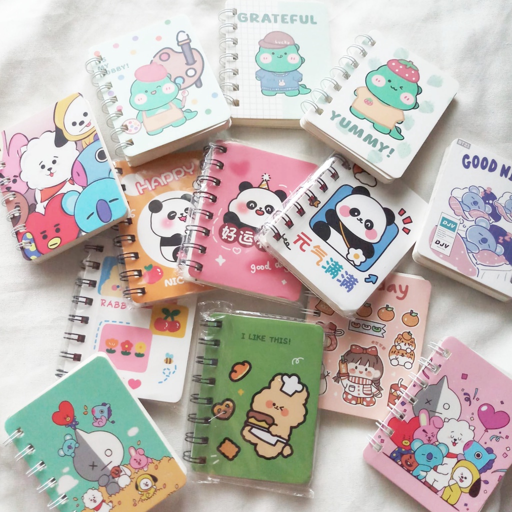 

Binder mini buku spiral buku saku ukuran a7 sangat lucu dan imut, ada motif beruang panda momo BT21 dinosaurus dan masih banyak motif lucu viral lainnya