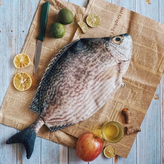 

Pouch ikan Baronang kanvas untuk penggemar seafood