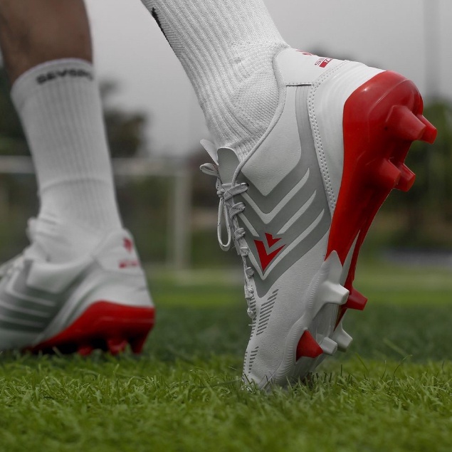[SPORTY COLLECTION] SEPATU BOLA SEVSPO TIKI TAKA WHITE RED ORIGINAL 100% BISA COD