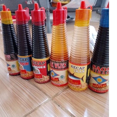 

Kecap Cap Sinar Mentari Paket Hemat isi 6, HALAL ( Kecap ikan, Kecap Inggris, Kecap Asin, Minyak Wijen, Saos Tiram, Saos Praja Rasa)