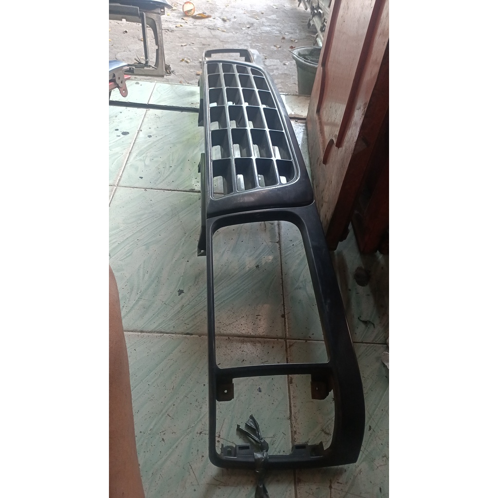 Grill Depan Ori Panther Kotak 2,5 Tahun 1996-2000