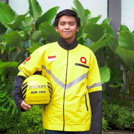 Helm Dan Jaket (Maxim - Transportasi Online)