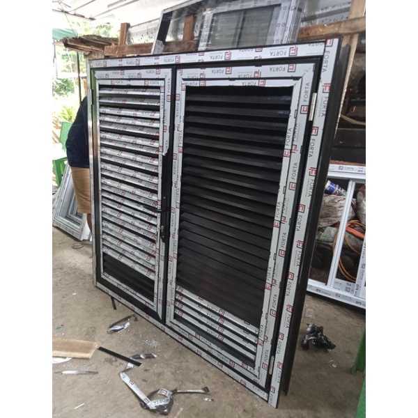 Jendela aluminium jalusi 2 daun uk. 130x150