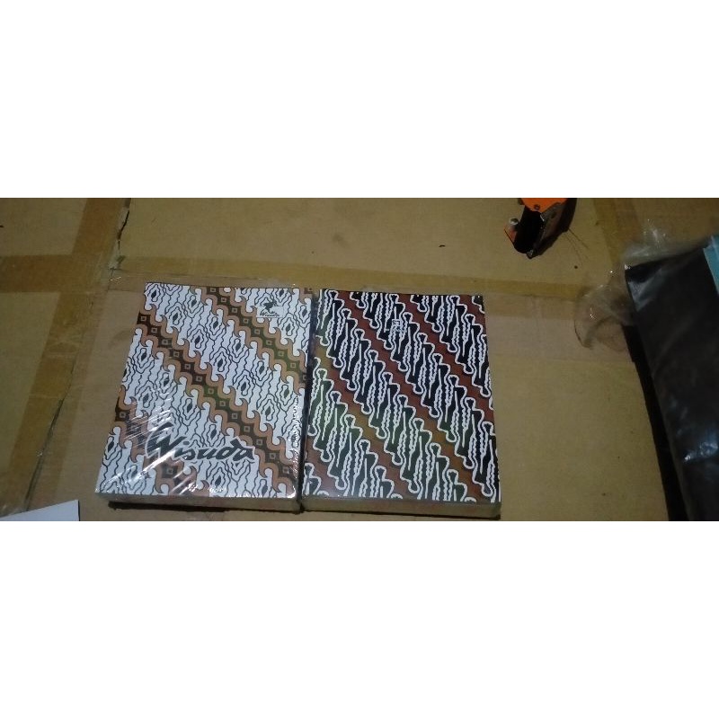 

BUKU TULIS BATIK 38 LEMBAR ISI 10 BUKU