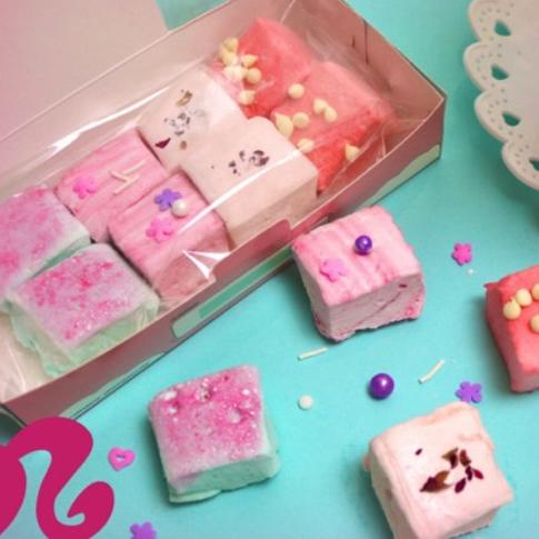 

Barbie X Bundle (Pink Cotton Candy, Unicorn Bubblegum, French Rose Lychee, Ny Red Veet) - 8 Chunky Pieces