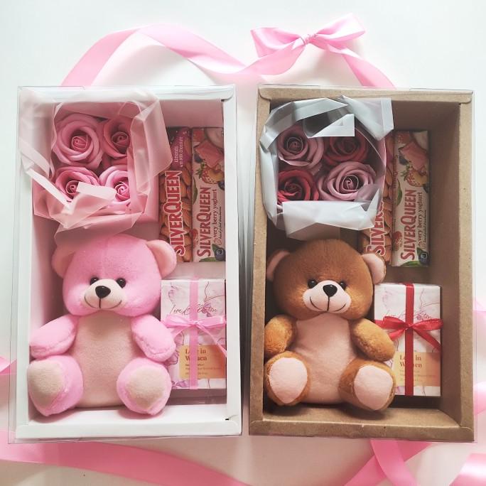 

Hadiah Kado Valentine Unik Pacar Cewek Wanita / Cokelat Mawar Boneka SS99