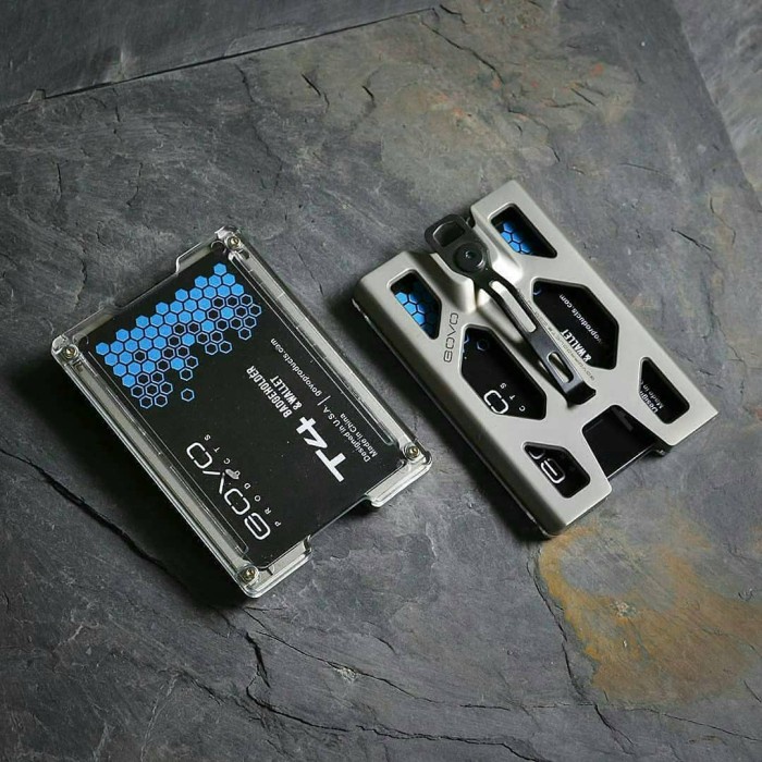 

Govo Titanium Badge Holder