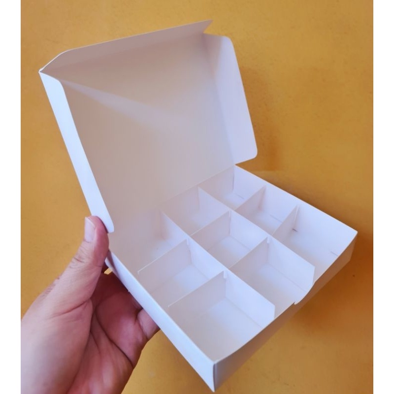 

10 pcs dus box putih polos kemasan brownies sekat 9 size 4 cm