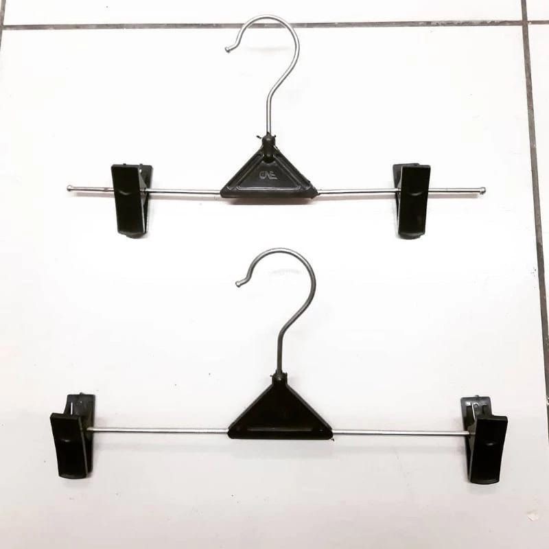 Hanger jepit besi hitam untuk celana jeans / hanger jepit plastik besi / gantungan celana / hanger j