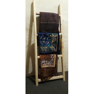 Rak Penyimpanan Sajadah Material Kayu Solid Minimalis