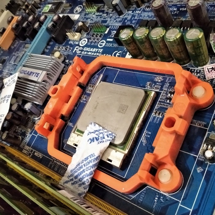 Mobo Gigabyte AM2 processor AMD Athlon 64 X2 + RAM 3GB ISTIMEWA