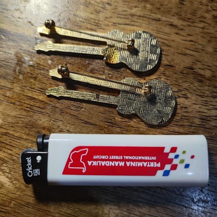 Ready Pin Hard Rock Cafe Stockholm Double Neck Guitar With Flag (2 Pin)  Original