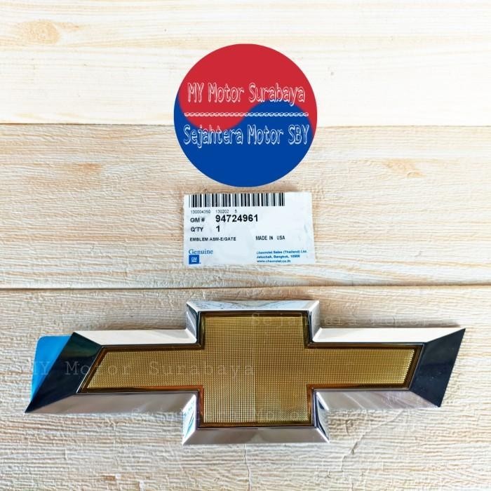 Emblem Chevrolet Belakang Chevrolet Colorado