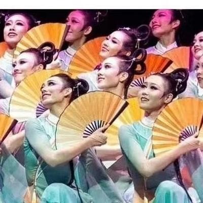 

Kipas Besar Merah Dan Emas Kipas Menari Imlek Kipas Gold Dancing Fan Limited Edition