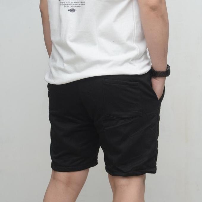 Terbaru celana pendek / Oufit Celana Pendek / Warna Hitam / Wengkie.id .,