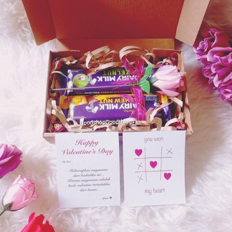 

Termurah [Ready Stock] Hampers Valentine Coklat / Kado Valentine Day / Hampers Coklat Cadbury / Valentine Hampers Coklat / Valentine Hampers Tipe 2 Diskom