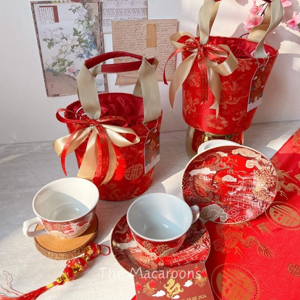 

CNY Hampers Tas Cheongsam Isi Set Cangkir Imlek - Parsel Tas Imlek - Cangkir Set Imlek - Hampers Chinese Tea Set - Hampers Imlek Unik Murah