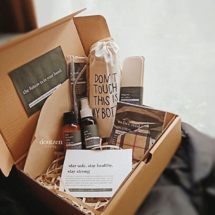 

Ready New Normal Hampers Kit Gift Hand Sanitizer Soap Stainless Straw