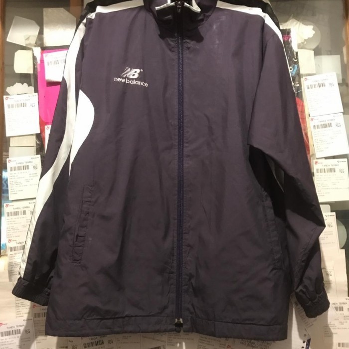 JAKET TRACKTOP NEW BALANCE WATERPROOF SECOND HAND