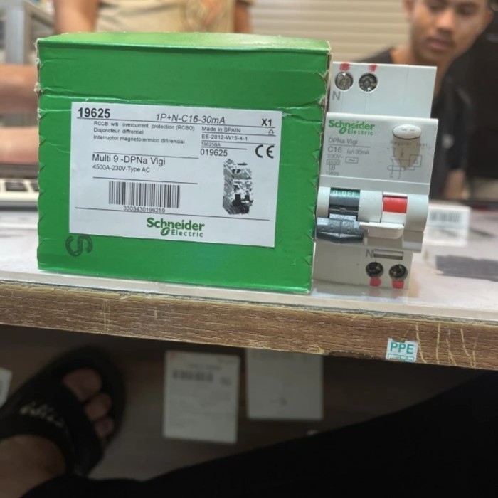 DPNA VIGI RCCB RCBO 16A 30MA SCHNEIDER 19625