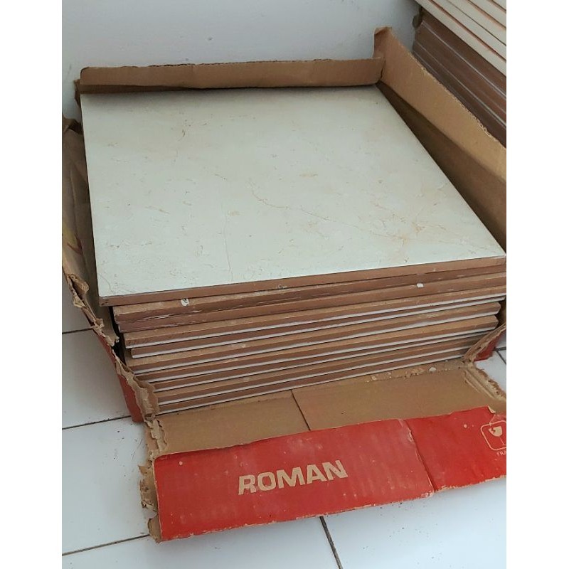 Roman keramik lantai kamar mandi kasar 30×30 cream (baru)