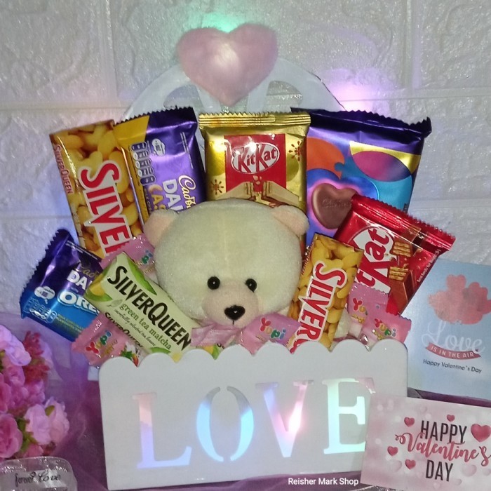 

Valentine Gift Choco Hampers Hadiah Kado Birthday Anniv Wisuda Dll