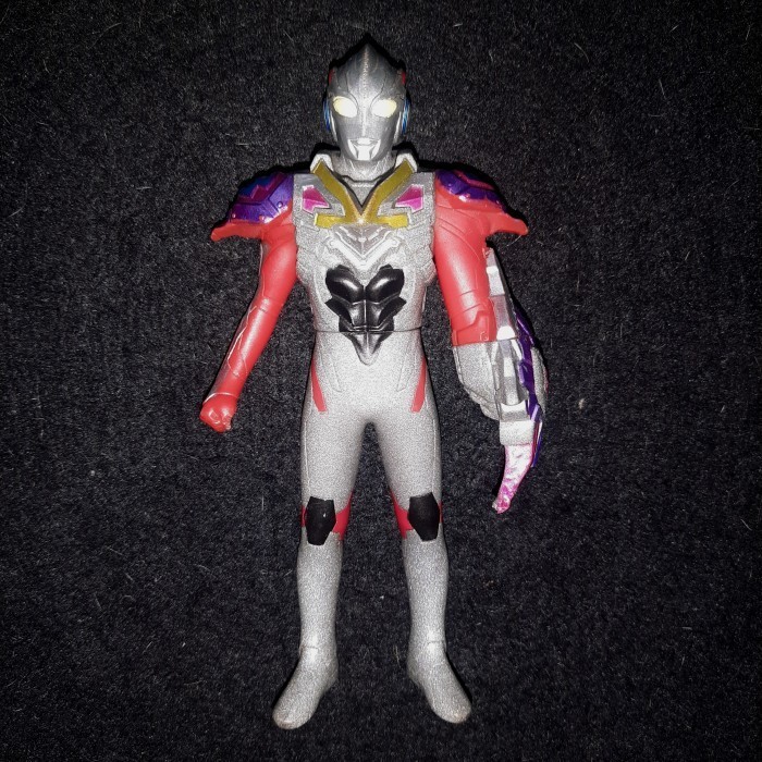 

Bandai 14 Cm Ultra Hero X Series Ultraman X Bemstar Armor