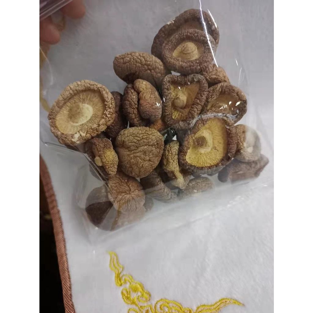 

Jamur Shitake / Hioko / Jamur Payung / Siangku / Xiang Gu Kering Dried mushroom Import 50-100 gram Best Seller
