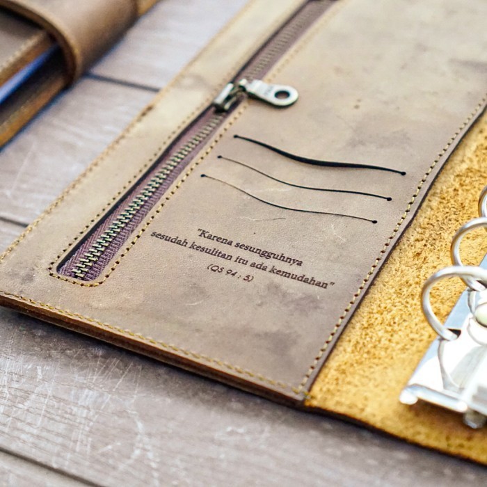 

BARANG TERLARIS BINDER A6 Buku Agenda Cover Kulit - Paul Model V6 *GRATIS GRAFIR*