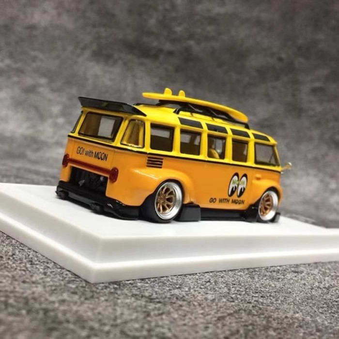 HOT SALE DIECAST 1:64 TPC VOLKWAGEN T1 WITH SURFBOARD MOONEYES TERBARU