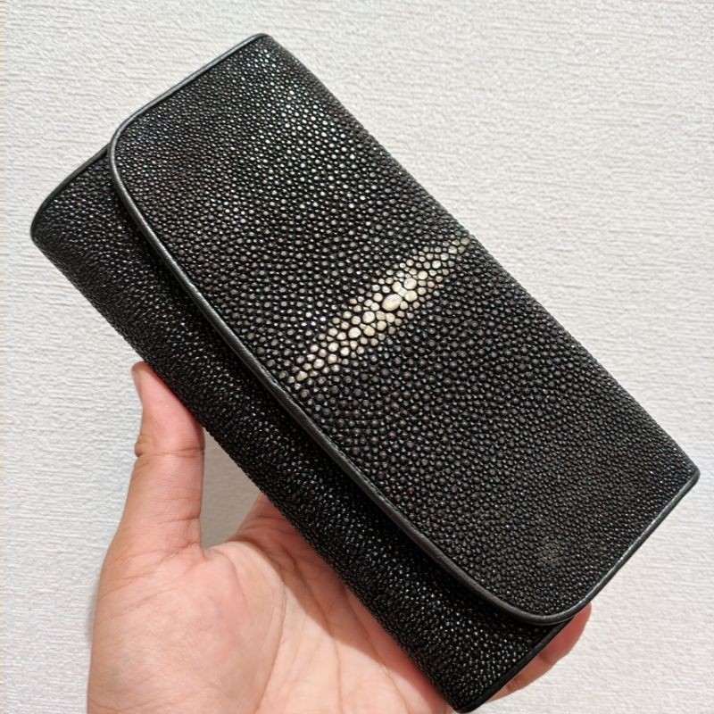 Preloved Dompet Wanita Panjang Kulit Ikan Pari