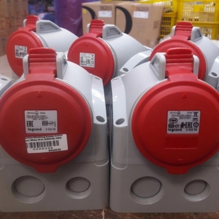 555258 surface mounting legrand 4pin 32a 3p+e