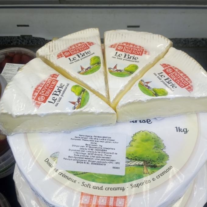 

Paysan Breton Le Brie Cheese Francis 250 gr | Keju Brie Import France