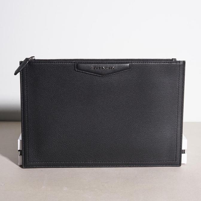 Gvc Medium Antigona Pochette In Black Grained Leather
