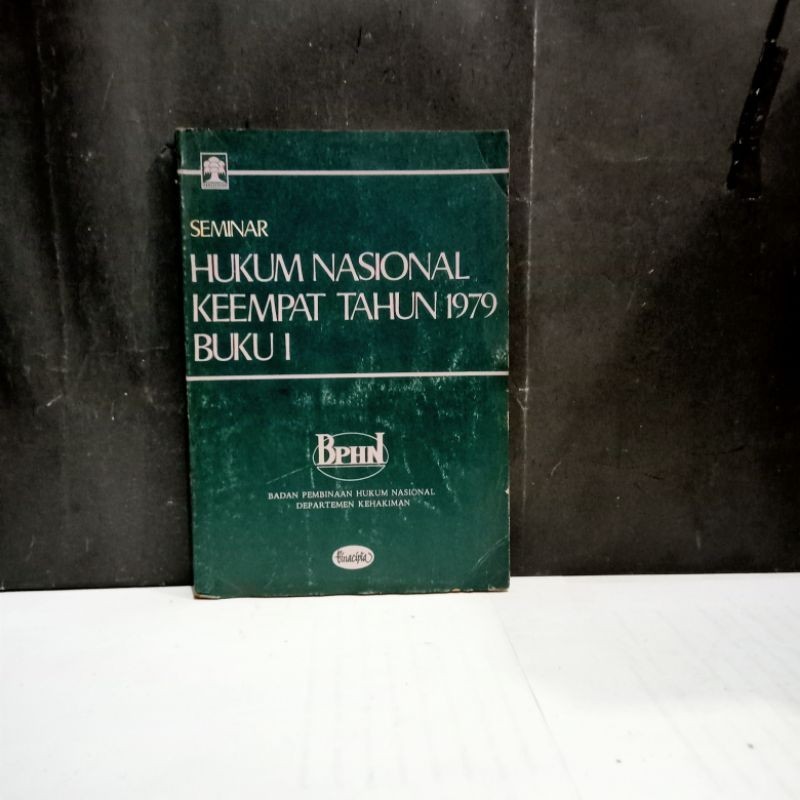 

Buku Hukum Nasional Keempat Tahun 1979 Buku 1