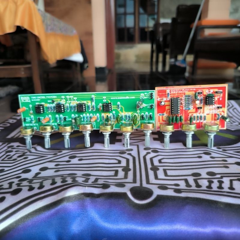 Tone Kontrol Karaoke ( 2 mic input, tone sub low mid high, line in, send, return) + Echo