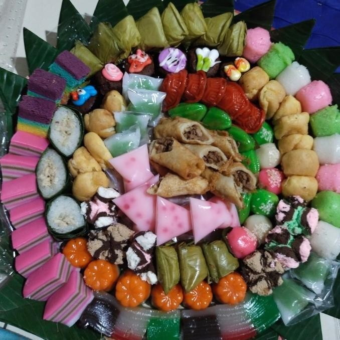

Kue tampah isi 85 pcs halal murah enak free ucapan card