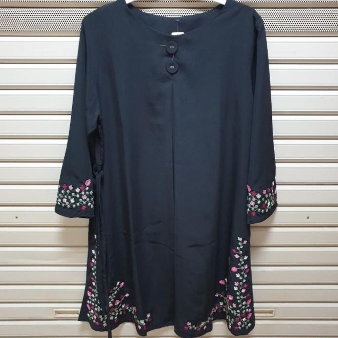 Tunik Putih Bordir Variasi Kancing Atasan Putih Blus Putih Wanita