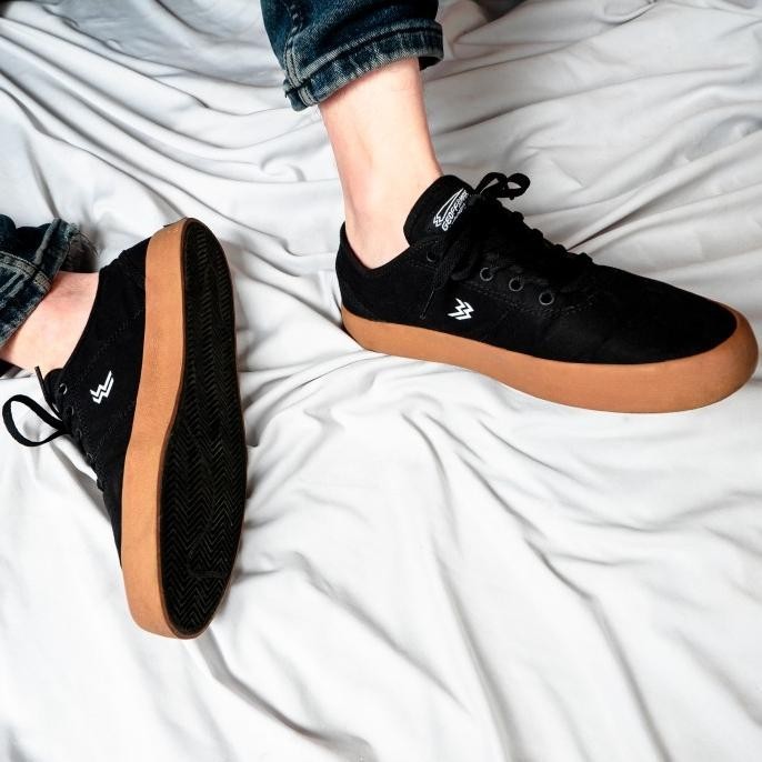 Geoff Max Official - Ethan Black Gum