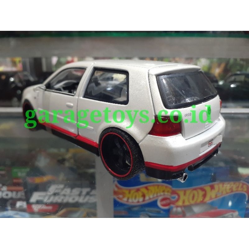 Maisto Allstar 1:24 Diecast 1997 VW Golf R32