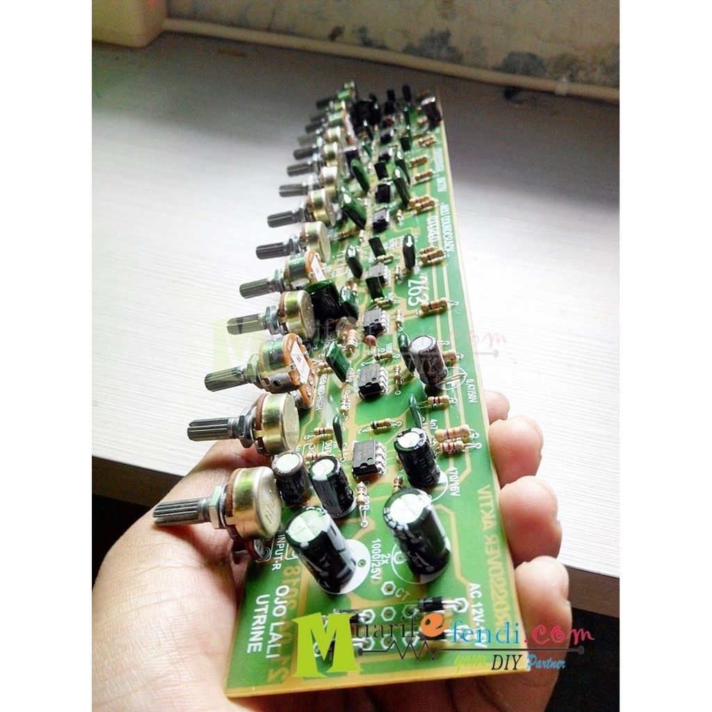 KIT AKTIF CROSSOVER 4WAY SOUNDCRACK PROFESIONAL Output SUB BASS MIDDLE HIGH STEREO BIASA