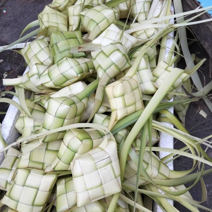 

ketupat ketan 4 cm 20 biji