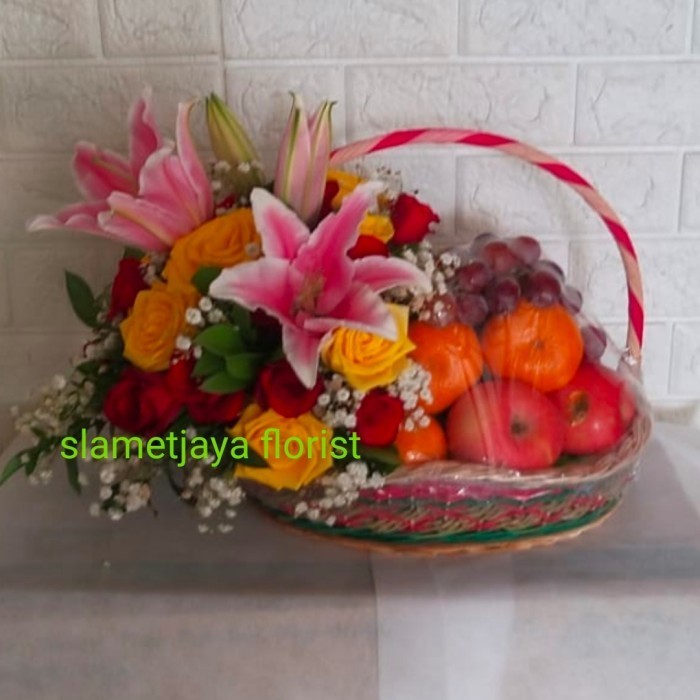 

Ready rangkaian buah dan bunga special kado lahiran,/jenguk orang sakit