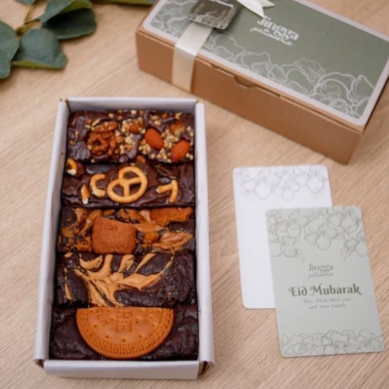 

LANGSUNG KIRIM FUDGY BROWNIES JINGGA PATISSERIE | HAMPERS LEBARAN| EID HAMPERS | RAMADHAN HAMPERS