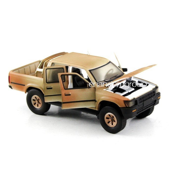 Diecast Miniatur Mobil Metal Mainan Mobil Toyota Hilux Pick Up 1:32