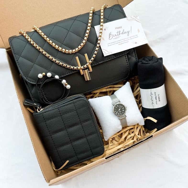 

CR - [B4343]HAMPERS GIFT BOX LUUNAA BAG KADO ULANG TAHUN CEWEK/KADO ANNIVERSARY/KADO AYANG/KADO PACAR/KADO VALENTINE/KADO WISUDA/KADO GURU/KADO ISTRI/KADO IBU/HAMPERS LEBARAN/HAMPERS RAMADHAN/KADO BESTIE/KADO WEDDING TERLARIS
