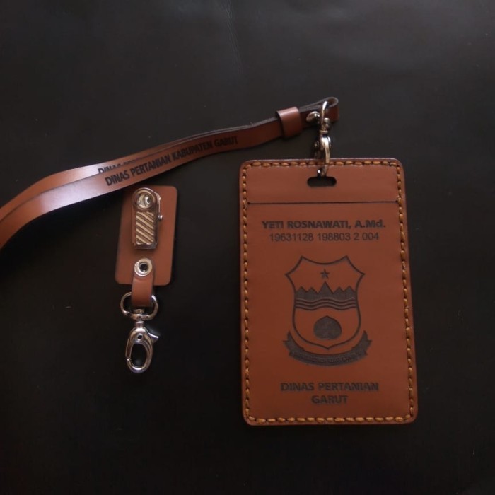 

BARANG TERLARIS ID CARD HOLDER KULIT, NAME TAG HOLDER KULIT, ID CARD HOLDER CU
